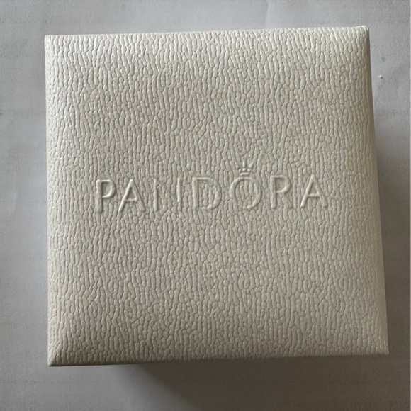 Pandora bracelet size 7.9in or 20cm new with box and bag - Picture 4 of 5